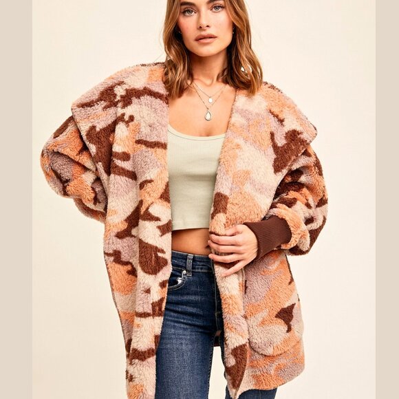 NEW Boutique Hooded Camo Teddy Jacket Cozy Sherpa Fleece Weekend Furry Soft Warm - Picture 1 of 4